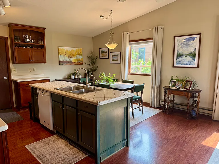 712 Red Letter St — Photo 6
