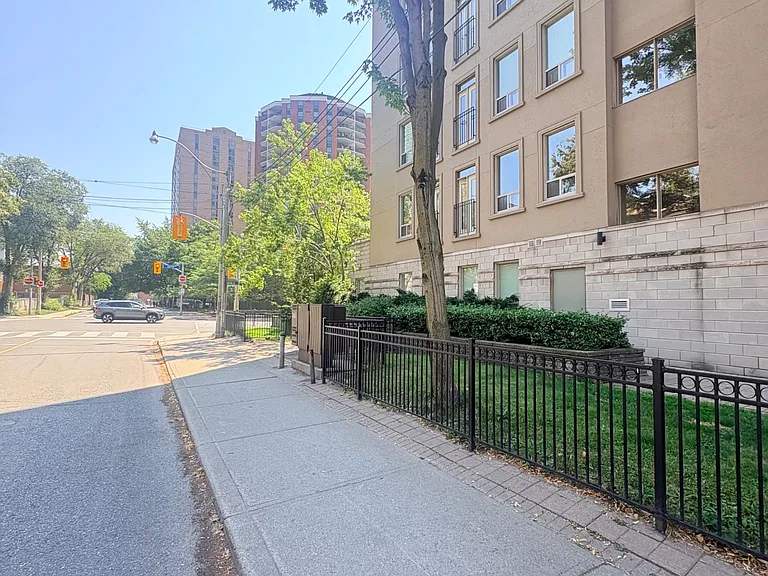 135 Maitland St S #204 — Photo 29