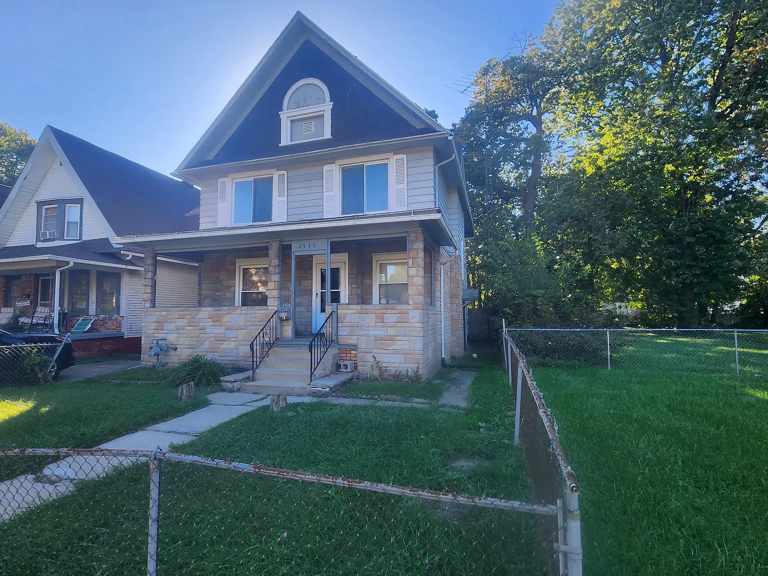 5 bed, 2250 sqft, $1,750 — Photo 1