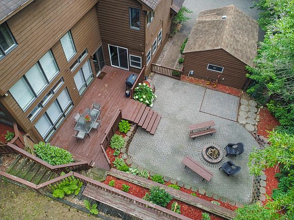 3rd image of 1 Oakridge Dr