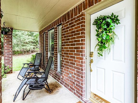 3rd image of 146 Broadmoor Dr