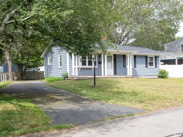 700 Pine Hill Dr, New Bedford, MA 02745