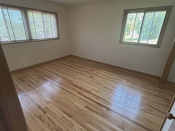 5th image of 901 Spring St