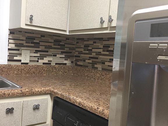 Great Side by side fridge with ice and water dispenser in the door and dishwasher.
