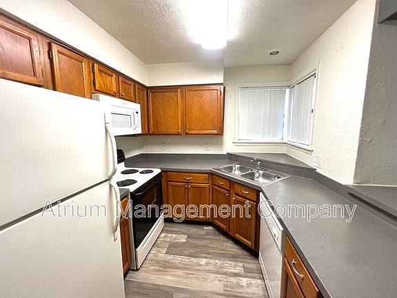 3rd image of 3002 Antique Oaks Cir APT 97