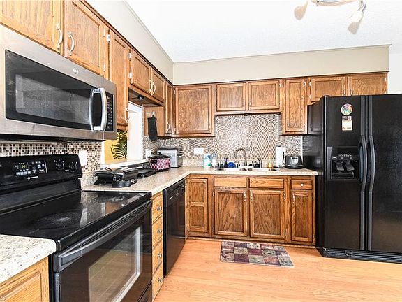 5th image of 915 Shelby Dr APT E