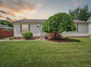 21121 Glen Lodge Rd, Ferndale, MI 48220