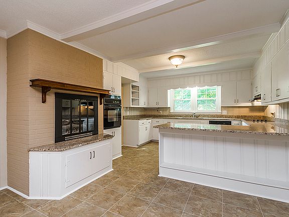4th image of 2501 Fairway Dr