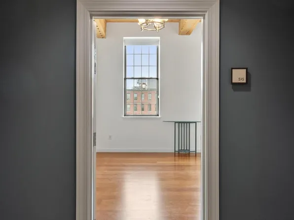 52 Lawrence Dr APT 515, Lowell, MA 01854