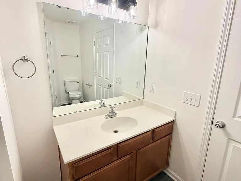 Lakeview Apartments — Photo 14