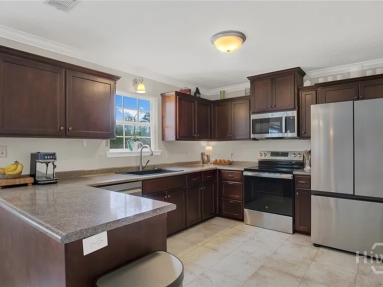 384 Manchester Ct — Photo 17