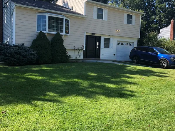22 Starfire Drive, Centereach, NY 11720