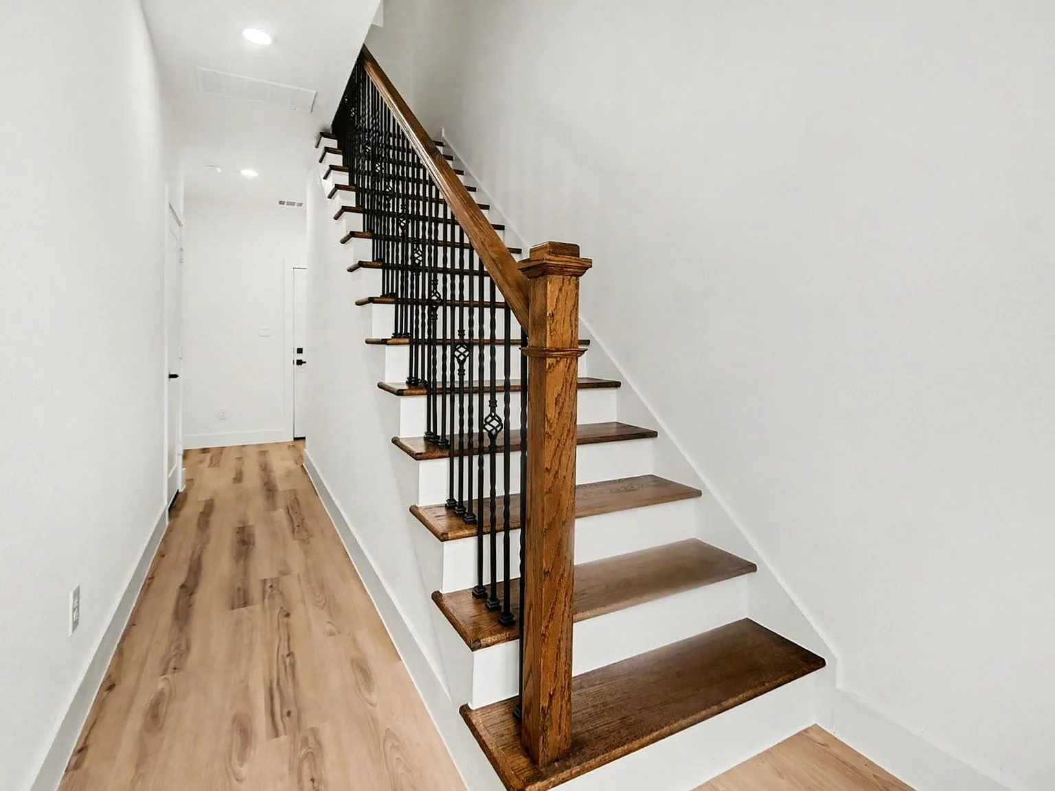 3 bed, 3.5 bath, 1949 sqft, $2,650 — Photo 3