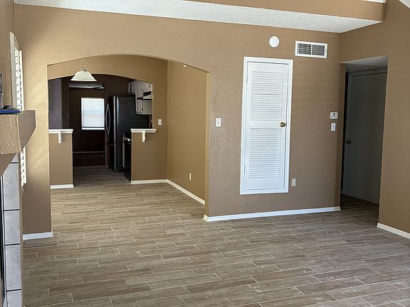 5th image of 3186 Crazy Horse Dr