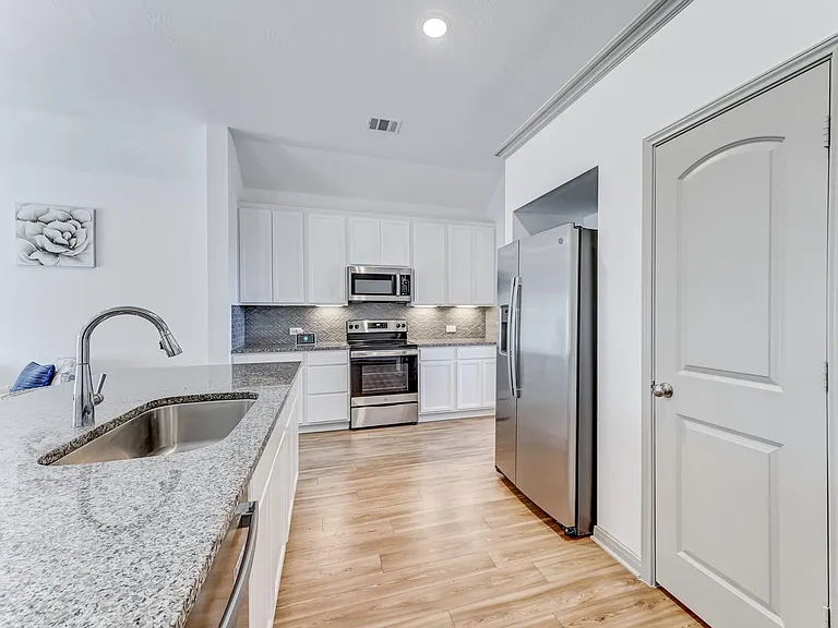 204 Shoreview Dr — Photo 16