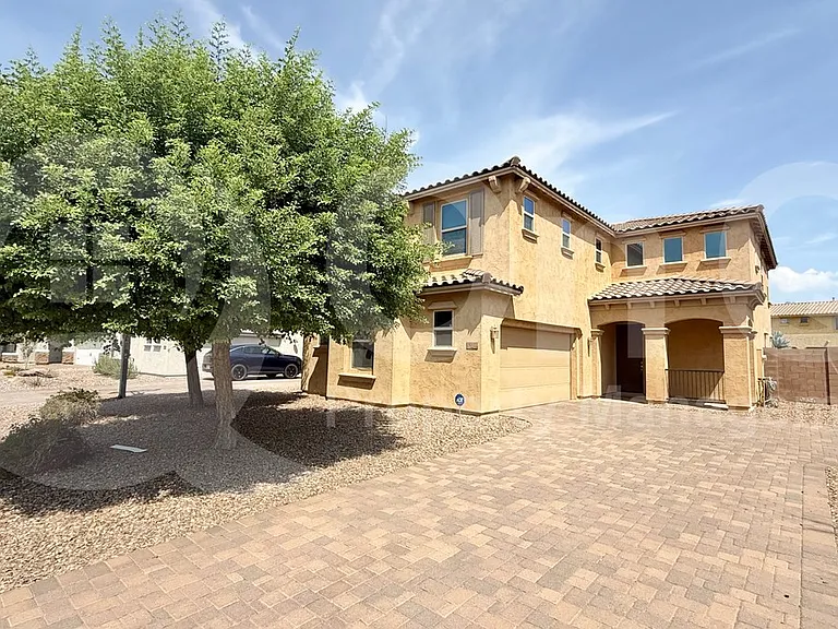 1142 E Sourwood Dr — Photo 1