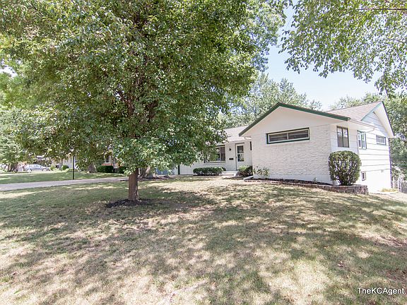 3rd image of 10219 Forest Ave