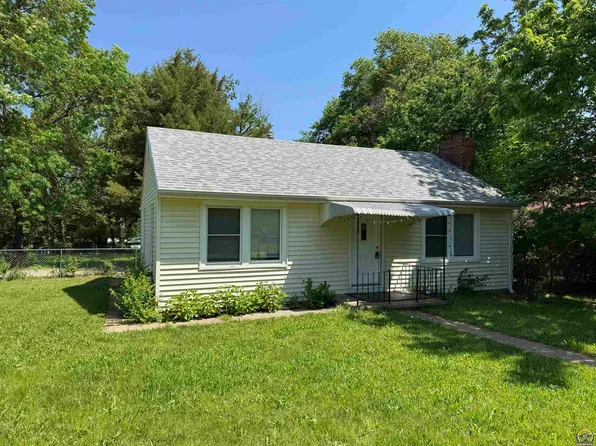 700 SE 26th St, Topeka, KS 66605