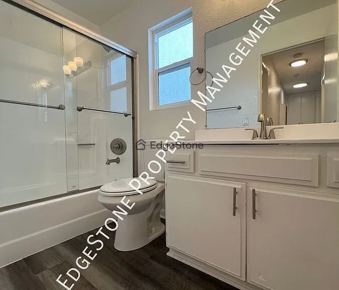 11610 Oxford Ave #7 — Photo 11