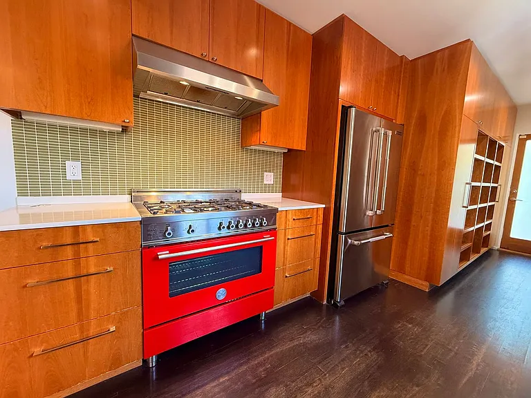 4246 Lexington Ave — Photo 10