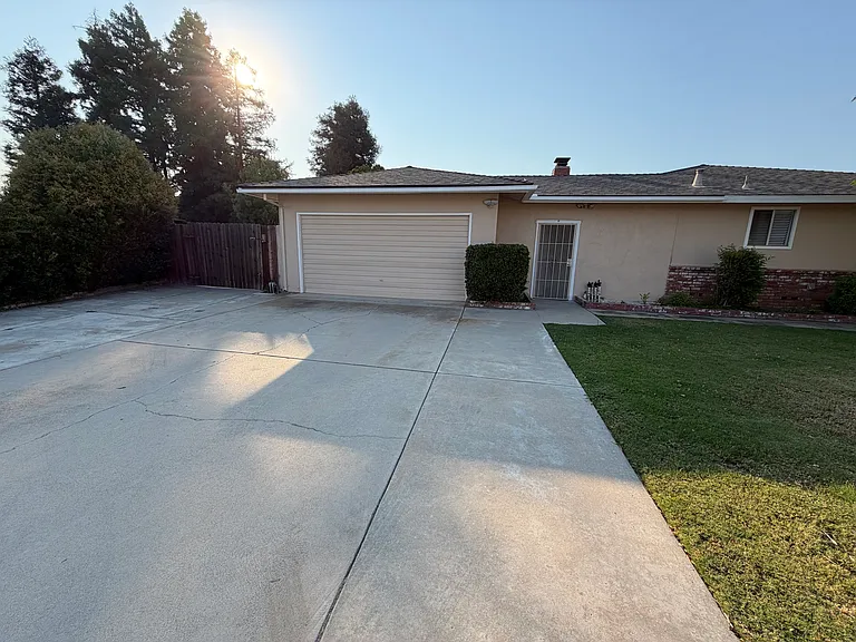 6620 N Sierra Vista Ave — Photo 12