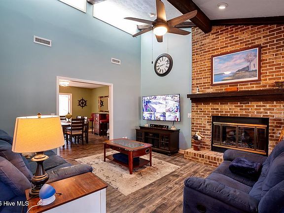 3rd image of 5 Fairway Court
