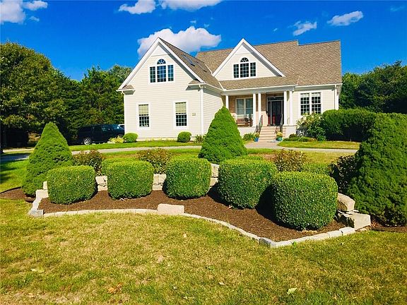3rd image of 58 N Niantic Dr