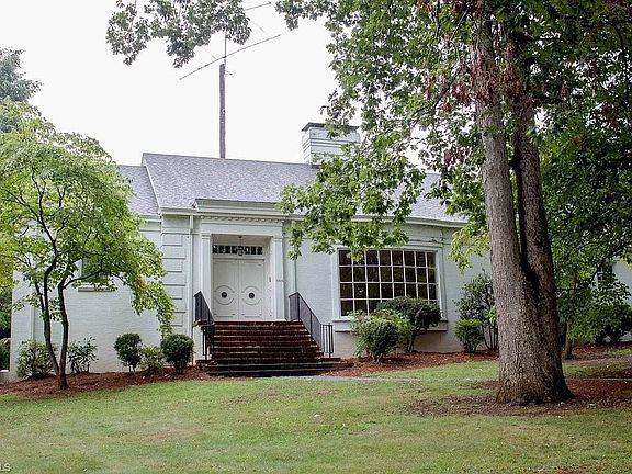 2nd image of 3300 Starmount Dr