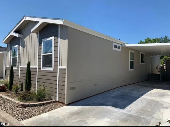 3555 S Pacific Hwy Spc 227, Medford, OR 97501