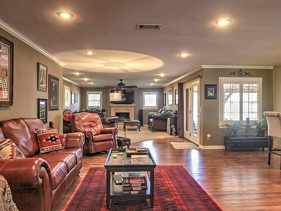 3rd image of 2318 Juniper Dr