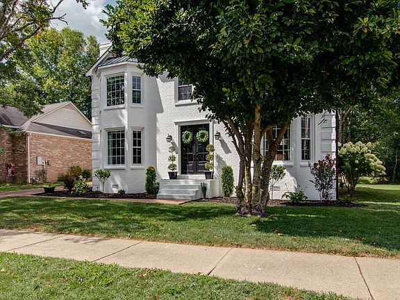 3rd image of 516 Castlebury Ct