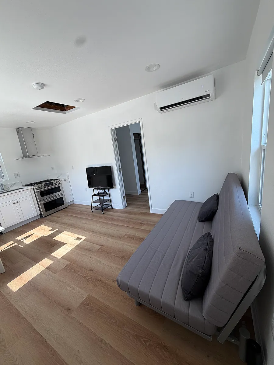 Photo 2 of 8 - 328 N Washington Ave #B - Glendora, CA Building Photo - 328 N Washington Ave #B