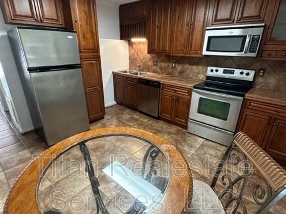 5th image of 310 Ella St APT 109