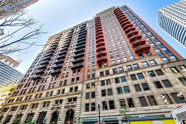 1st image of 212 W Washington St APT 1106