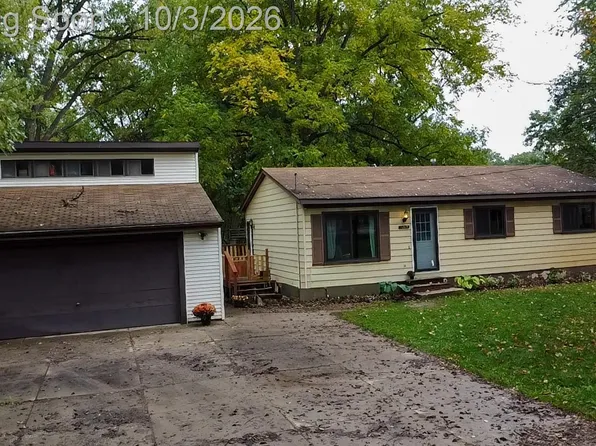 1205 Ennest Blvd, White Lake, MI 48386