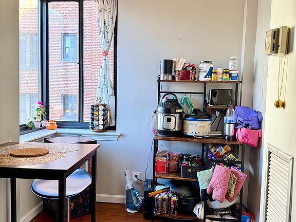 4th image of 2515 K St NW APT 612
