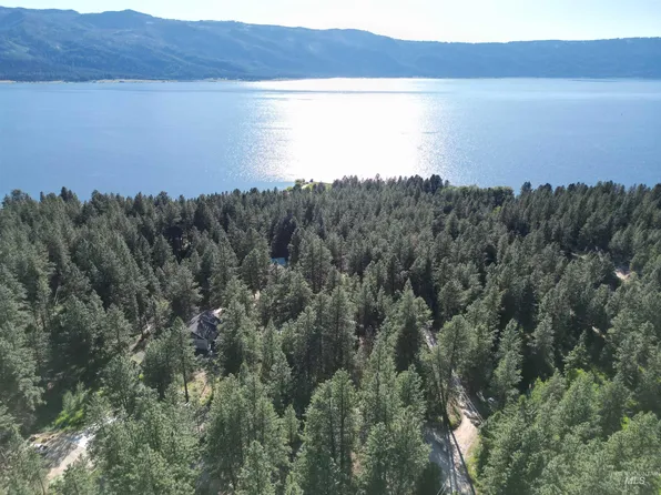 1307 Crown Point Pkwy, Cascade, ID 83611