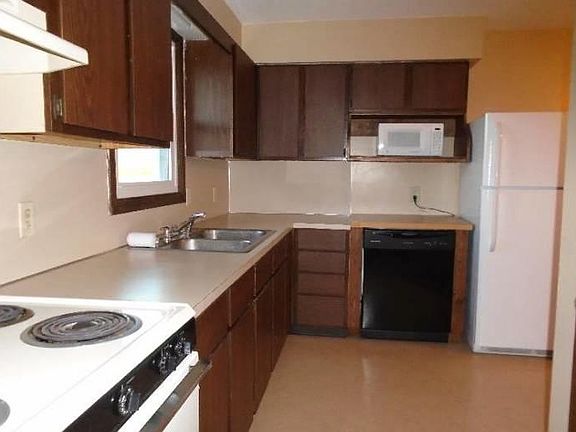 kitchen with all appliances included