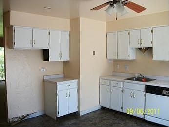 3rd image of 861 White Oak Ln