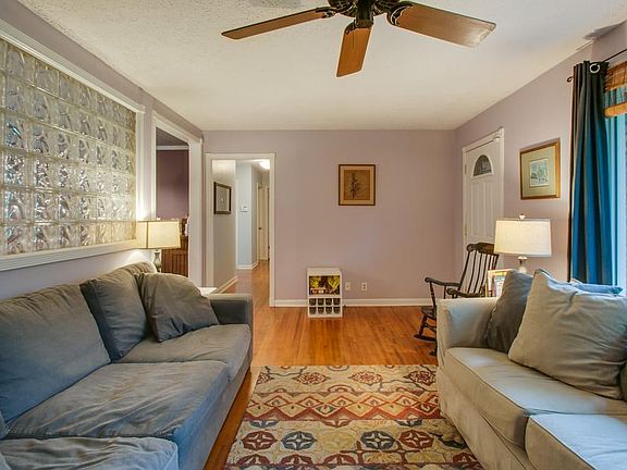 5th image of 204 Cloverdale Ct