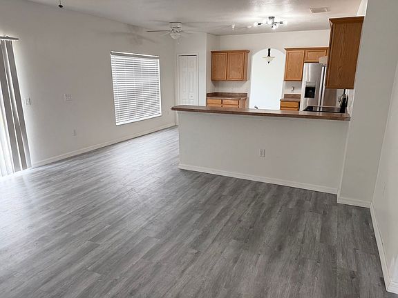 4th image of 301 Shad Way
