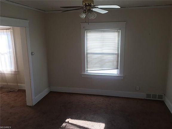 4th image of 8209 Rosewood Ave
