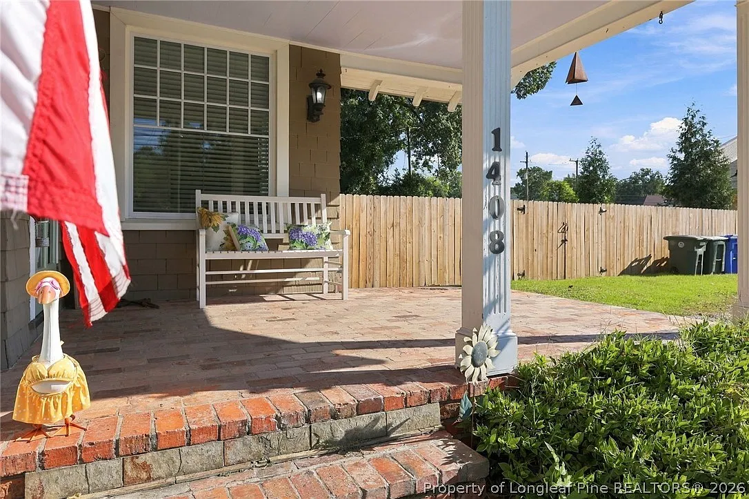 3 bed, 1.0 bath, 1656 sqft, $2,100 — Photo 3