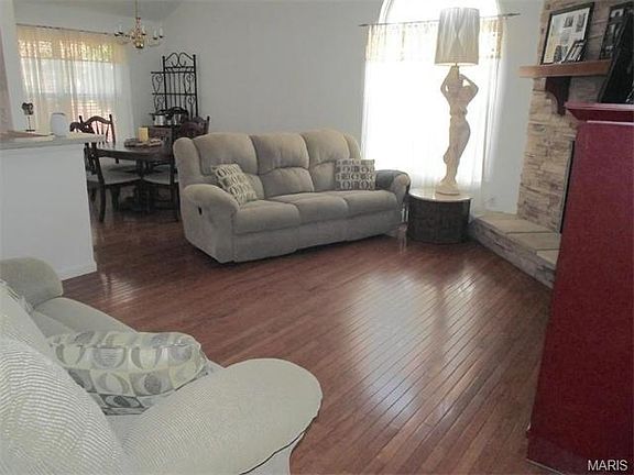 2nd image of 100 Williamsburg Dr