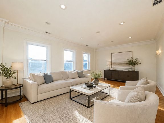 2nd image of 5736 N Richmond St #2