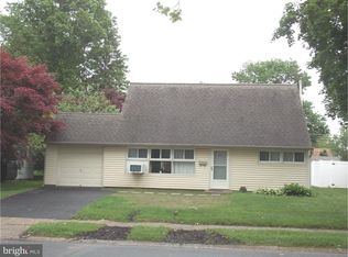 52 Ironwood Rd, Levittown, PA 19057