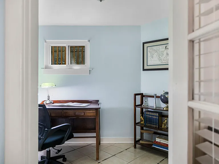 1015 Avondale Rd — Photo 48
