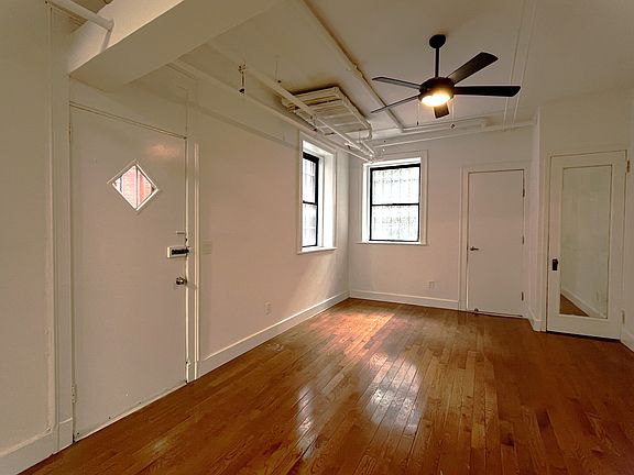 3rd image of 34 W 86th St