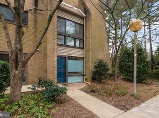 11617 Windbluff Ct #9B, Reston, VA 20191