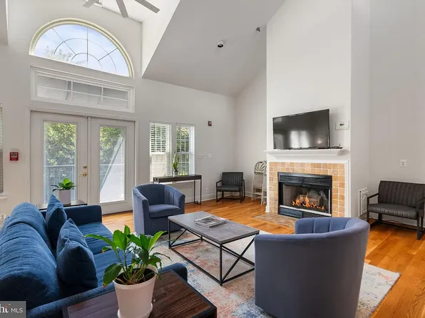 3311 Wyndham Cir APT 2202, Alexandria, VA 22302